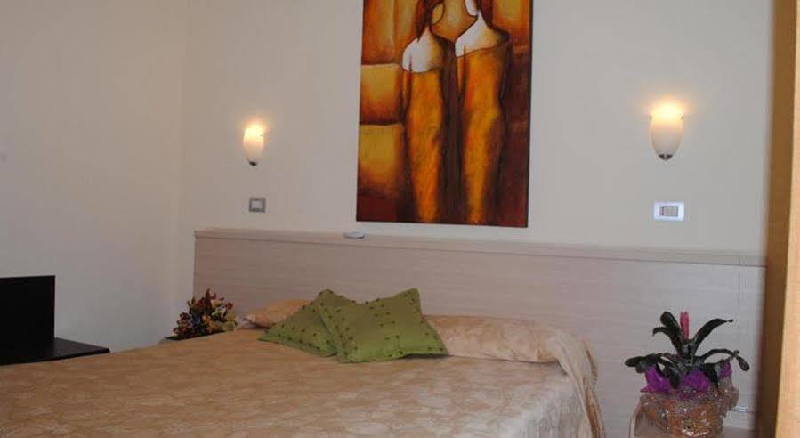 סירקוזה Hotel Centrale מראה חיצוני תמונה